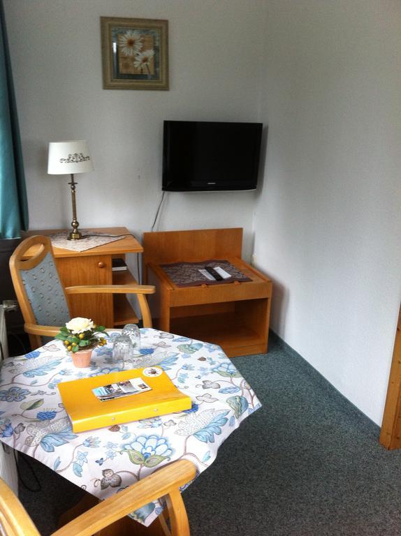 Pension Tannenrausch Friedrichroda Room photo